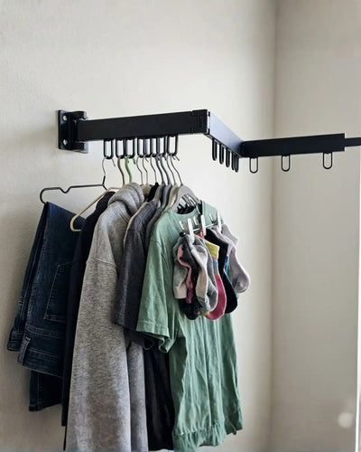 Otros: ropa amontonada, húmeda y con mal olor